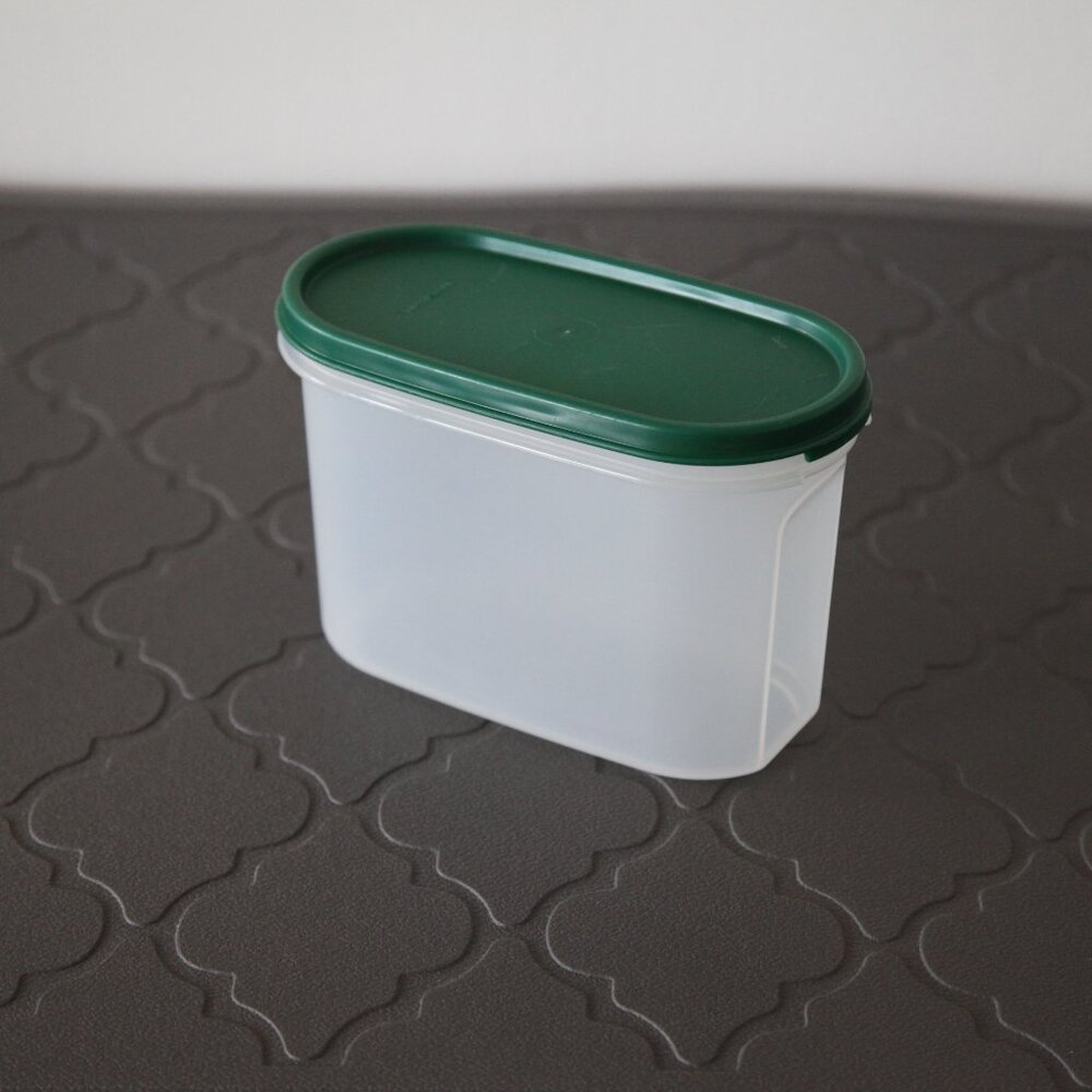 4 3/4 cups Tupperware Container - Picture 5 of 10